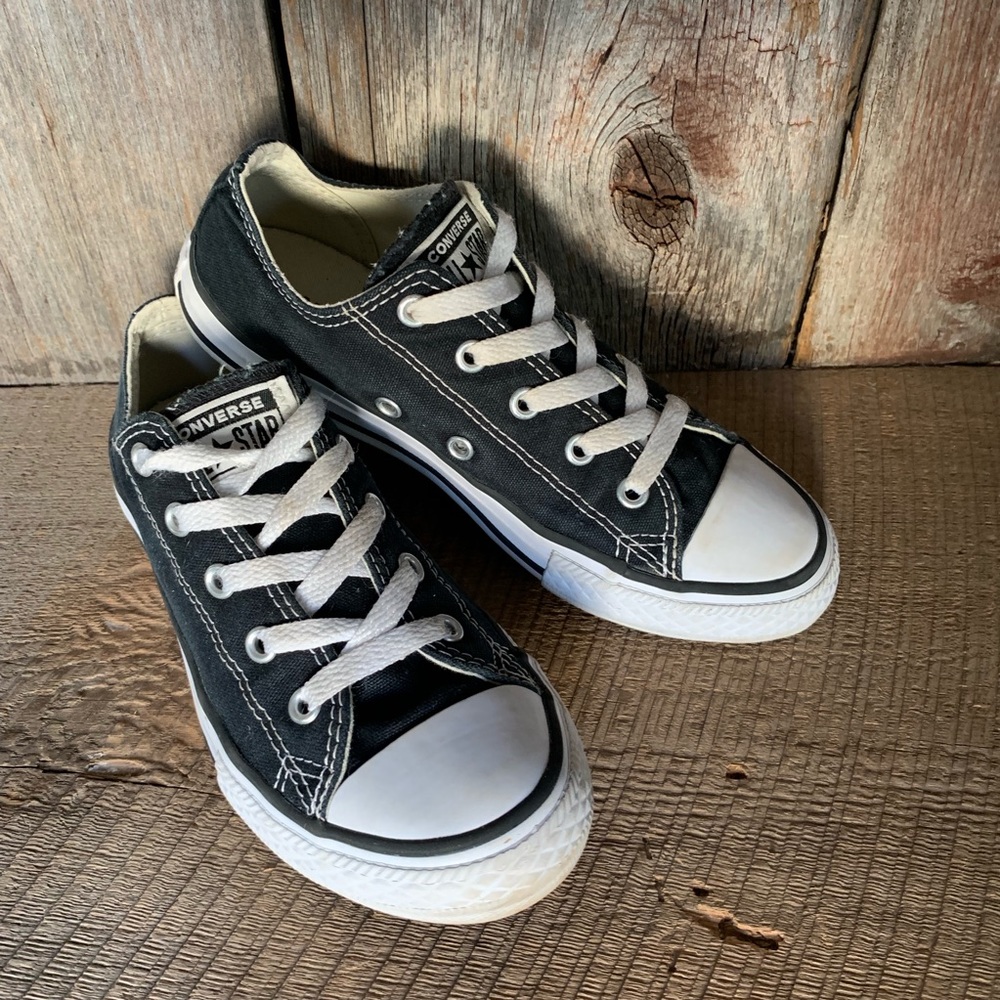 Converse Sneakers Youth Sz 2